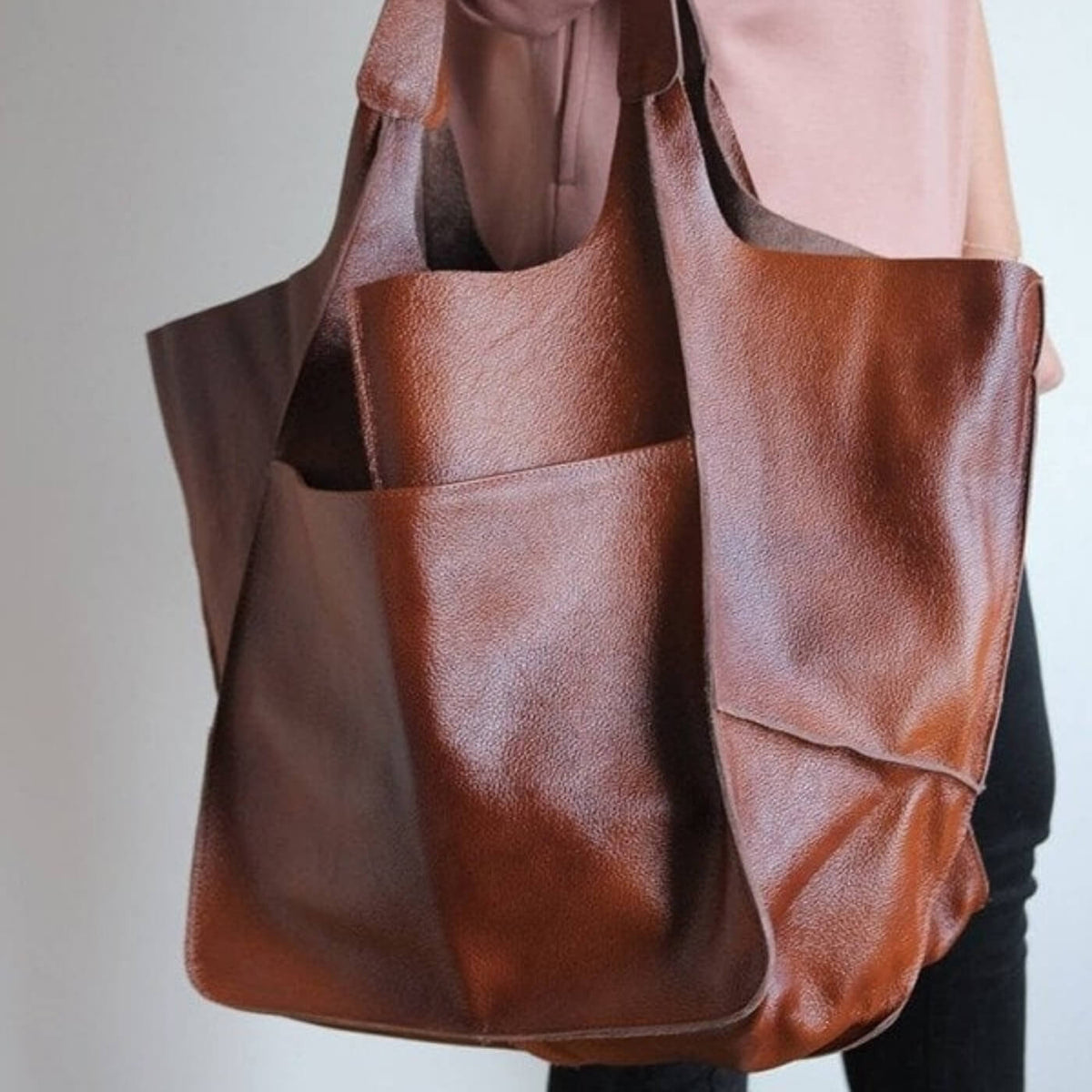 Livia Tote, photo 2